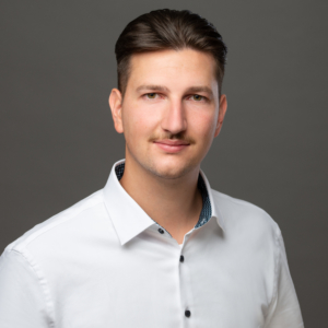 Herr Höster