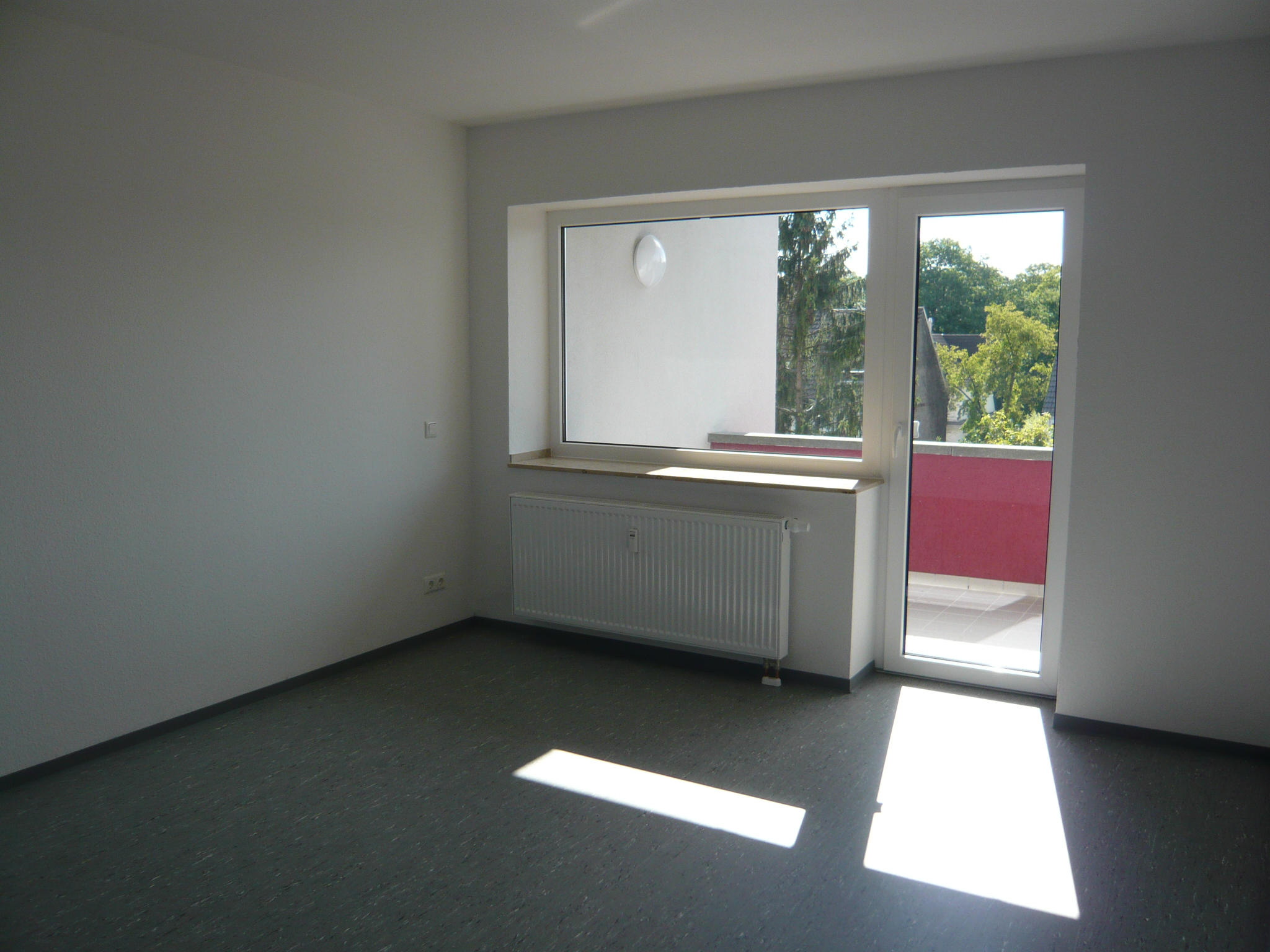 Blumenthalstr. 29 III.OG links Wohnzimmer 2012-08